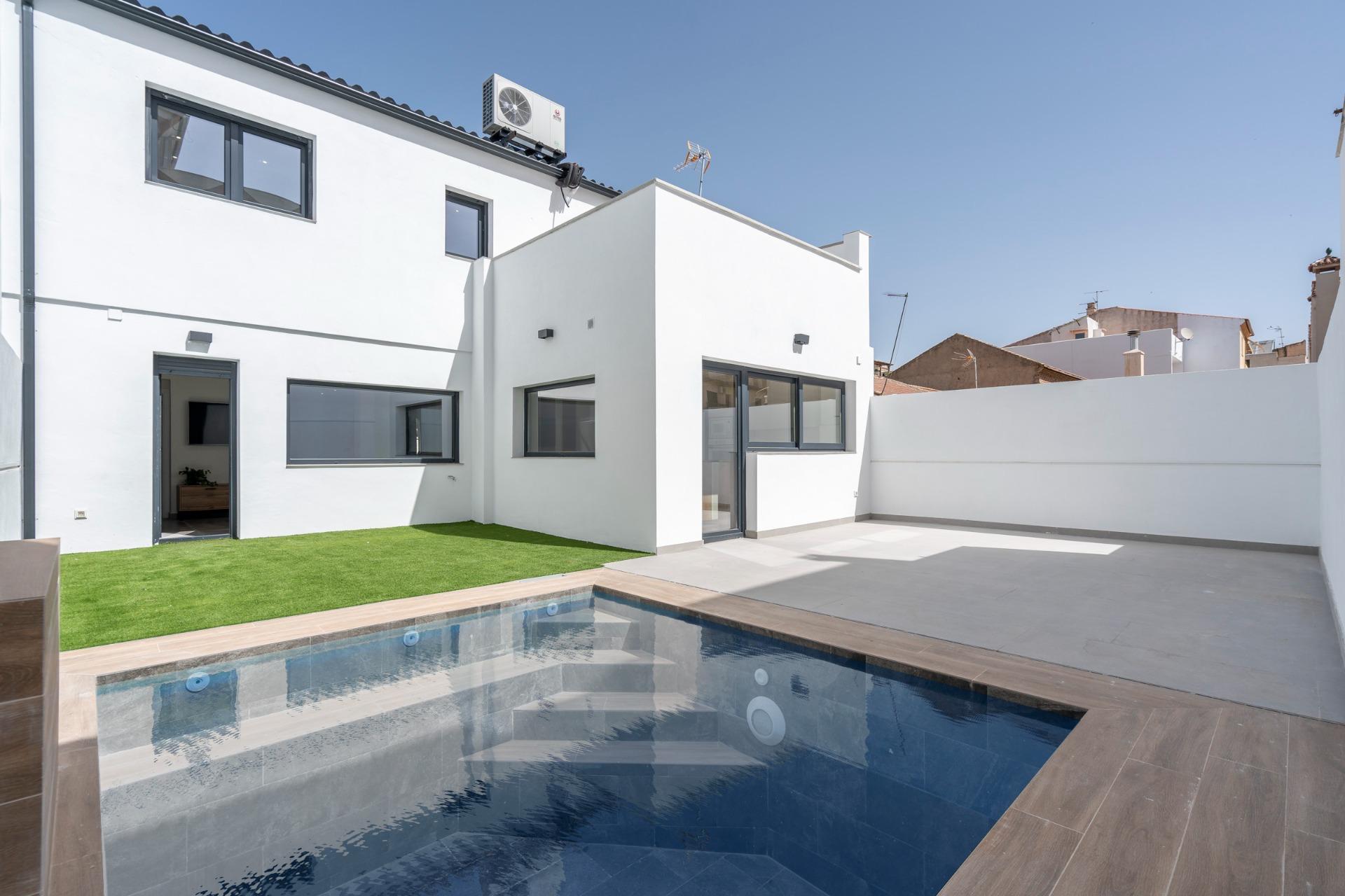 Espectacular casa a estrenar en el centro de Armilla Granada